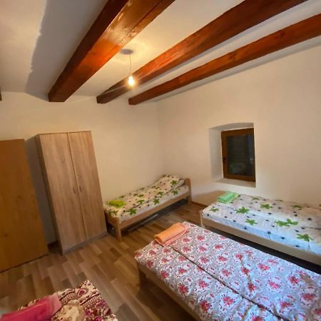 Shpija E Gjyshit Vuthaj Hotel Gusinje Exterior photo